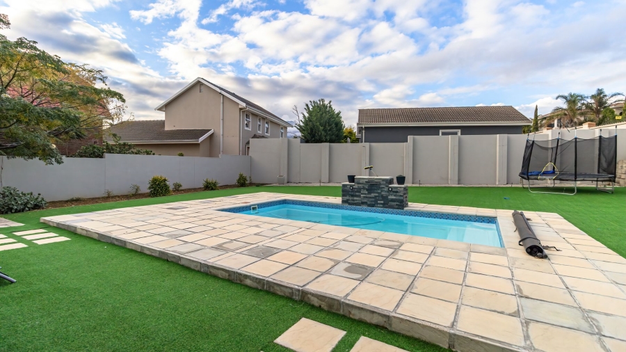 4 Bedroom Property for Sale in Dennegeur Western Cape